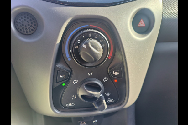 Peugeot 108 1.0 e-VTi Active Rijklaar “Sinds 1970 | 5.000+ reviews | Score 9,5 | Service zoals ’t hoort” Henk Jongen Auto's in Helmond,  al 50 jaar service zoals 't hoort!