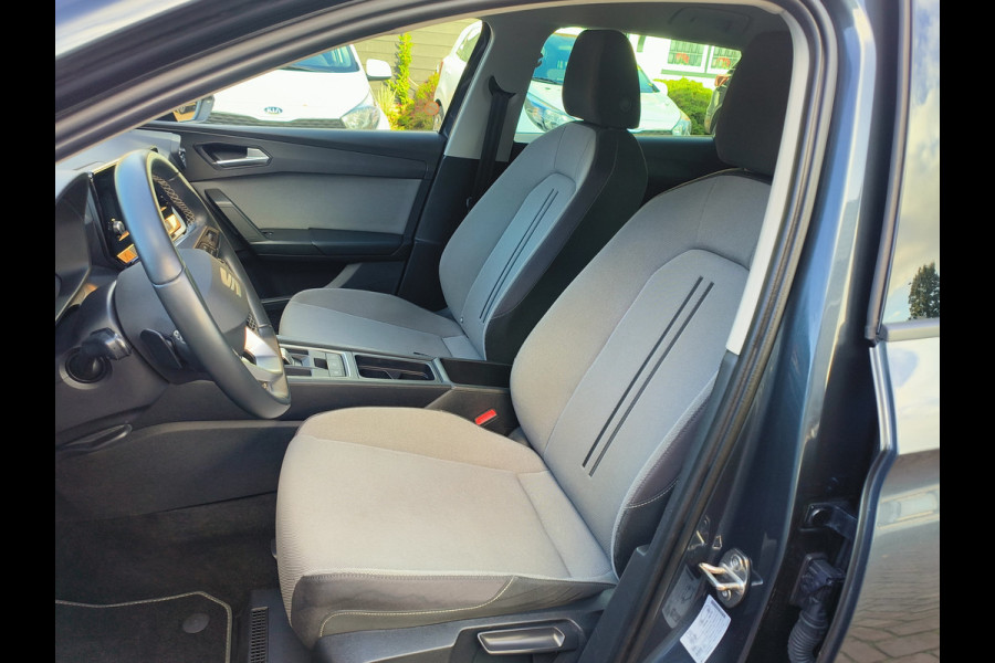 Seat Leon Sportstourer 1.0 eTSI Style AUTOMAAT uit 2024 Rijklaar “Sinds 1970 | 5.000+ reviews | Score 9,5 | Service zoals ’t hoort” Henk Jongen Auto's in Helmond,  al 50 jaar service zoals 't hoort!
