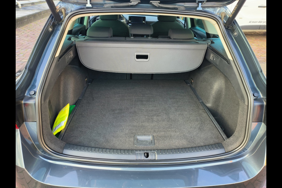Seat Leon Sportstourer 1.0 eTSI Style AUTOMAAT uit 2024 Rijklaar “Sinds 1970 | 5.000+ reviews | Score 9,5 | Service zoals ’t hoort” Henk Jongen Auto's in Helmond,  al 50 jaar service zoals 't hoort!