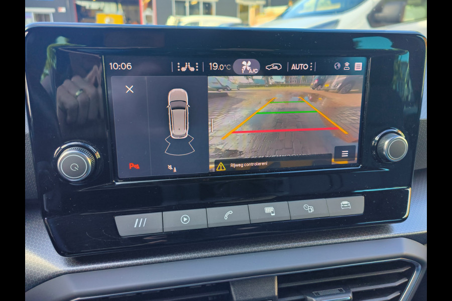 Seat Leon Sportstourer 1.0 eTSI Style AUTOMAAT uit 2024 Rijklaar “Sinds 1970 | 5.000+ reviews | Score 9,5 | Service zoals ’t hoort” Henk Jongen Auto's in Helmond,  al 50 jaar service zoals 't hoort!