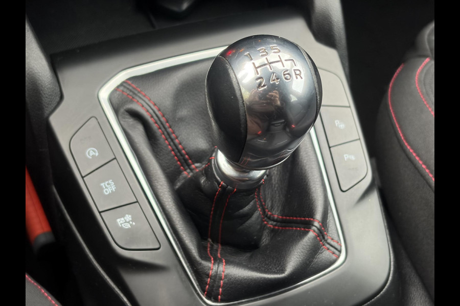 Ford FOCUS Wagon 1.0 EcoBoost ST Line Business ✓2e Eigenaar✓Carplay✓Trekhaak✓Camera✓Keyless✓Stoelverw✓Clima✓Cruise✓Dealer Onderhouden✓Recent beurt gehad✓PDc V+A✓6 Bak✓125pk✓Lm velgen✓Bj 11-2019✓N.A.P✓Apk tot 01-2029