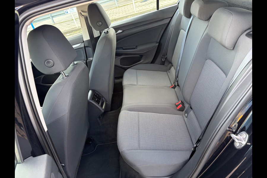 Volkswagen Golf 1.0 TSI Black Edition / CarPlay / NL-auto