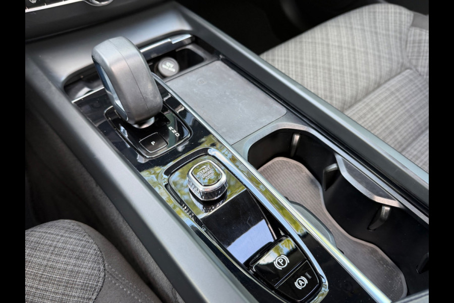Volvo XC60 2.0 T6 Plug-in hybrid AWD Essential Bright, panoramadak, 1 e eigenaar, Origineel NL auto met nationale auto pas