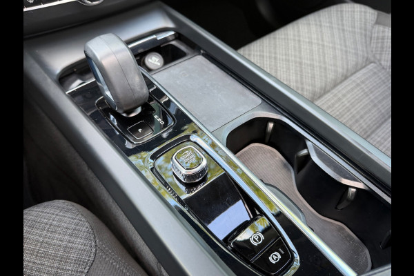 Volvo XC60 2.0 T6 Plug-in hybrid AWD Essential Bright, panoramadak, 1 e eigenaar, Origineel NL auto met nationale auto pas