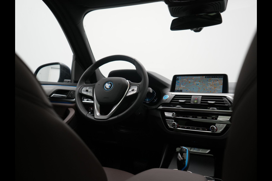 BMW iX3 High Executive 80 kWh 286pk Dealer O.H | SOH 95,5% | | Panodak | Head Up | Adaptive Cruise | 360 Camera | Harman / Kardon | Lederen Sportstoelen Memory & Verwarmd | Keyless | Apple Carplay | Blis | Sfeerverlichting | DAB | Navigatie | 20"L.M |