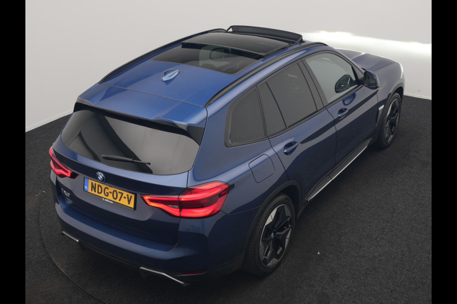 BMW iX3 High Executive 80 kWh 286pk Dealer O.H | SOH 95,5% | | Panodak | Head Up | Adaptive Cruise | 360 Camera | Harman / Kardon | Lederen Sportstoelen Memory & Verwarmd | Keyless | Apple Carplay | Blis | Sfeerverlichting | DAB | Navigatie | 20"L.M |