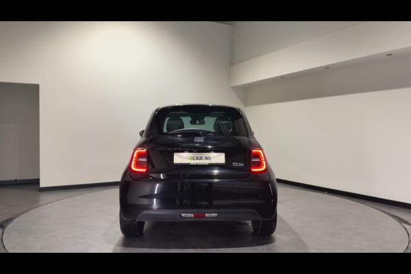 Fiat 500 La Prima 42 kWh | JBL! audio | Verwarmbare stoelen | Panorama dak | Full led |