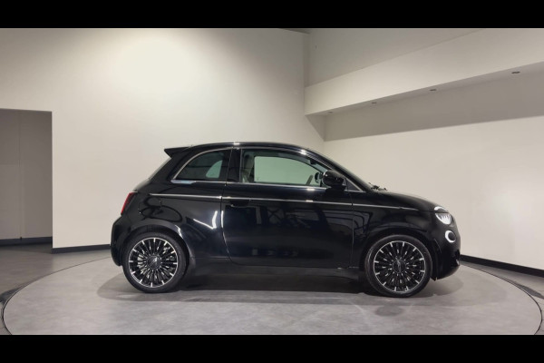 Fiat 500 La Prima 42 kWh | JBL! audio | Verwarmbare stoelen | Panorama dak | Full led |