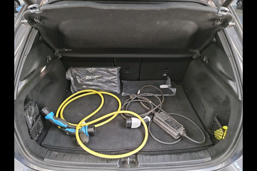 Mercedes-Benz EQA 250 Business Solution AMG 67 kWh Soh 96%