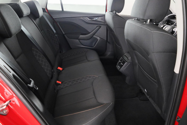 Škoda Kamiq 1.0 TSI Ambition 110 pk Automaat (DSG) | Verlengde garantie | Navigatie via App | Autom. airco | Parkeersensoren achter |