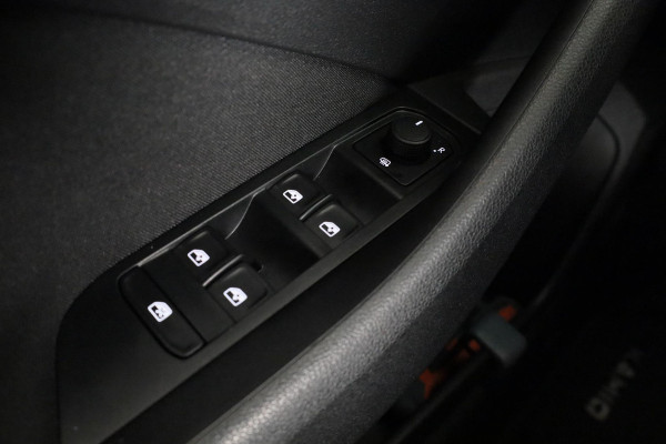 Škoda Kamiq 1.0 TSI Ambition 110 pk Automaat (DSG) | Verlengde garantie | Navigatie via App | Autom. airco | Parkeersensoren achter |