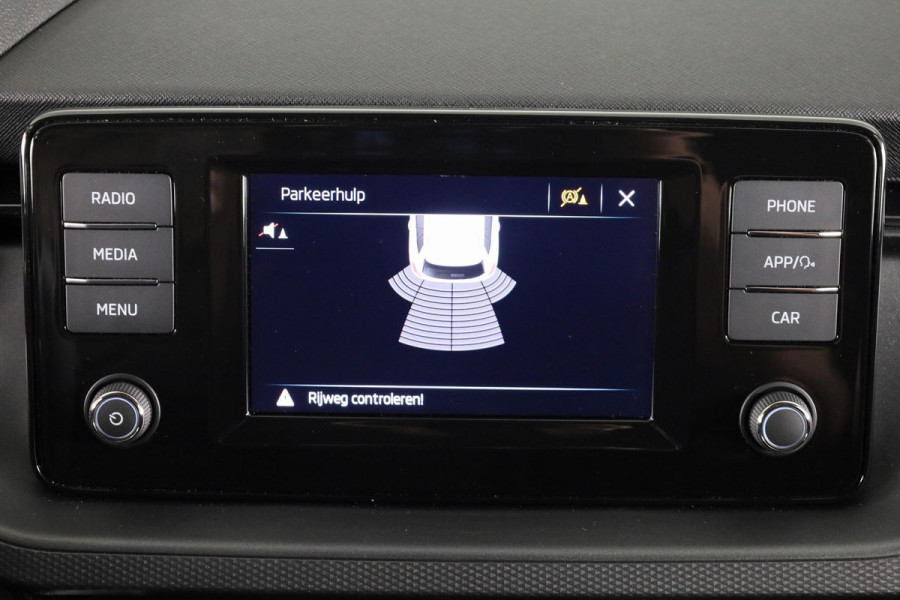 Škoda Kamiq 1.0 TSI Ambition 110 pk Automaat (DSG) | Verlengde garantie | Navigatie via App | Autom. airco | Parkeersensoren achter |