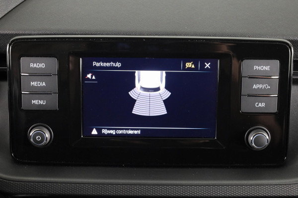 Škoda Kamiq 1.0 TSI Ambition 110 pk Automaat (DSG) | Verlengde garantie | Navigatie via App | Autom. airco | Parkeersensoren achter |