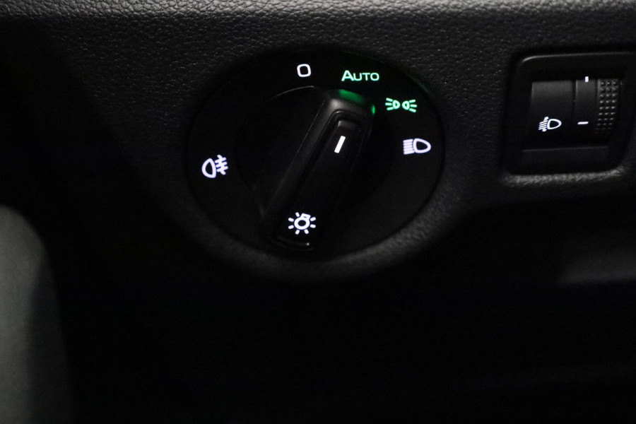 Škoda Kamiq 1.0 TSI Ambition 110 pk Automaat (DSG) | Verlengde garantie | Navigatie via App | Autom. airco | Parkeersensoren achter |