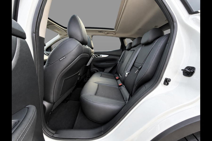 Nissan QASHQAI 1.3 DIG-T Tekna Black Edition | Panoramadak | Adaptive Cruise Control | Dealeronderhouden | Stoelverwarming | 360° | Dodehoek | Apple & Android |