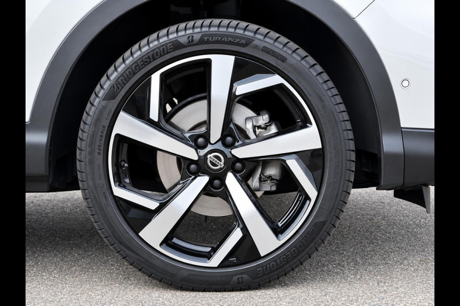 Nissan QASHQAI 1.3 DIG-T Tekna Black Edition | Panoramadak | Adaptive Cruise Control | Dealeronderhouden | Stoelverwarming | 360° | Dodehoek | Apple & Android |
