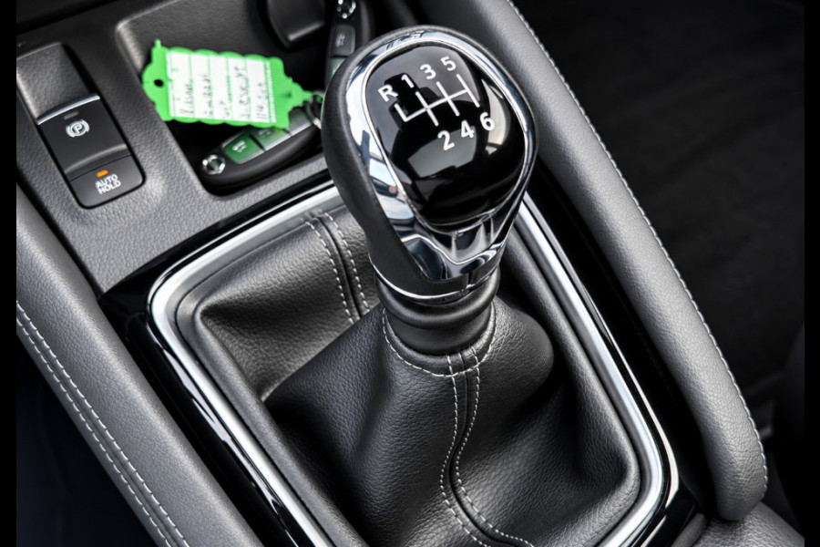 Nissan QASHQAI 1.3 DIG-T Tekna Black Edition | Panoramadak | Adaptive Cruise Control | Dealeronderhouden | Stoelverwarming | 360° | Dodehoek | Apple & Android |
