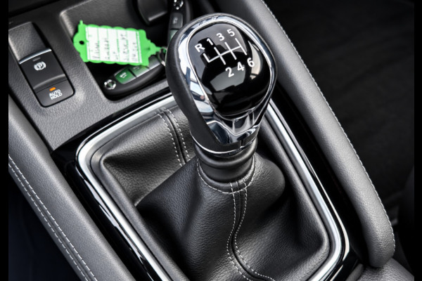 Nissan QASHQAI 1.3 DIG-T Tekna Black Edition | Panoramadak | Adaptive Cruise Control | Dealeronderhouden | Stoelverwarming | 360° | Dodehoek | Apple & Android |