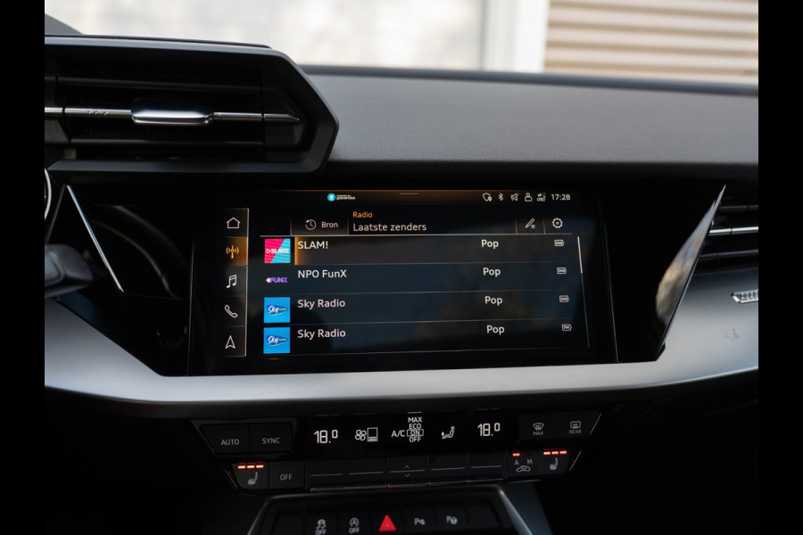 Audi A3 Sportback 30 TFSI edition Pano/Leer/AppleCarPlay/Matrix