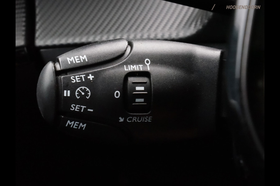 Peugeot 208 1.2 PureTech Allure (APPLE CARPLAY,PARKEERSENSOREN,CLIMATE,CRUISE CONTROL,COMFORTSTOELEN,LED,LM-VELGEN,TOPCONDITIE)