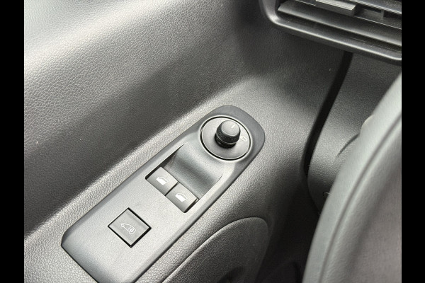 Citroën Berlingo 50kWh 136PK Elektrisch 50kWh 280km WLTP 136PK L1 Snelladen Climate Control Cruise Control Achteruitrijcamera
