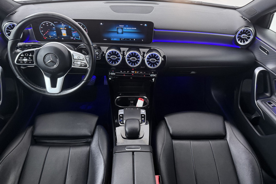 Mercedes-Benz A-Klasse 220 Advantage (SFEERVERLICHTING, STOELVERWARMING, ACHTERUITRIJCAMERA)