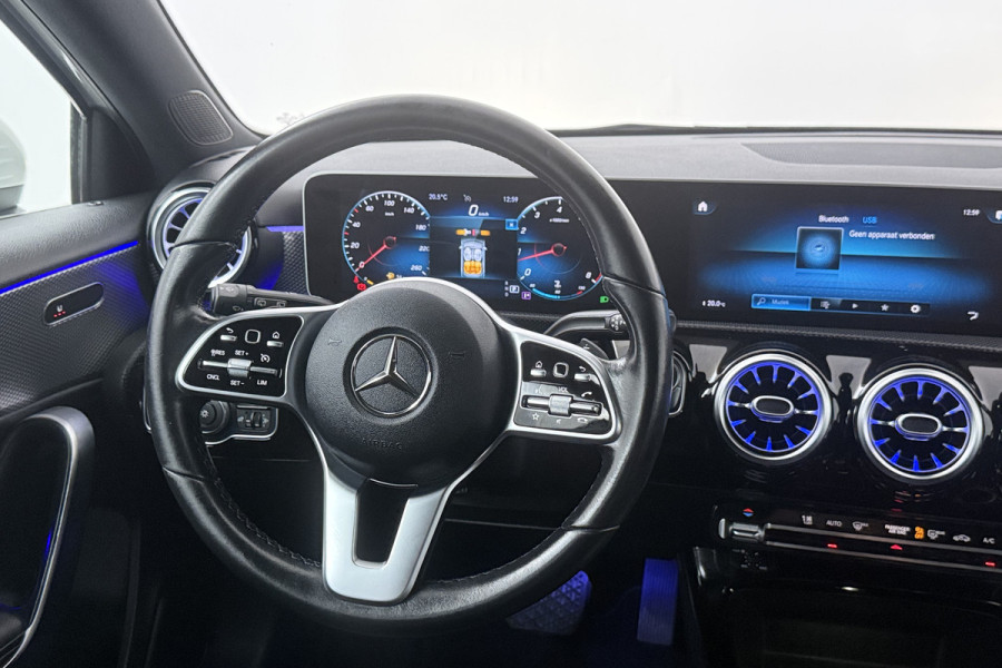 Mercedes-Benz A-Klasse 220 Advantage (SFEERVERLICHTING, STOELVERWARMING, ACHTERUITRIJCAMERA)