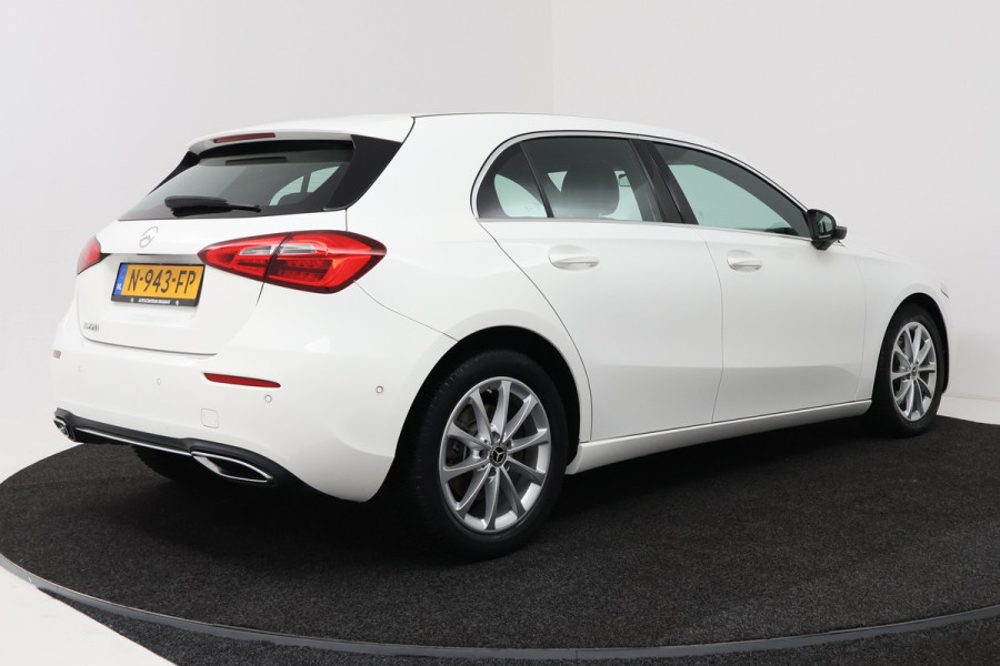 Mercedes-Benz A-Klasse 220 Advantage (SFEERVERLICHTING, STOELVERWARMING, ACHTERUITRIJCAMERA)