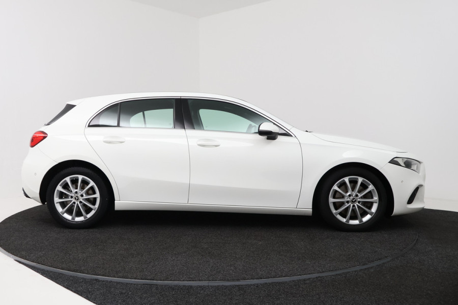 Mercedes-Benz A-Klasse 220 Advantage (SFEERVERLICHTING, STOELVERWARMING, ACHTERUITRIJCAMERA)