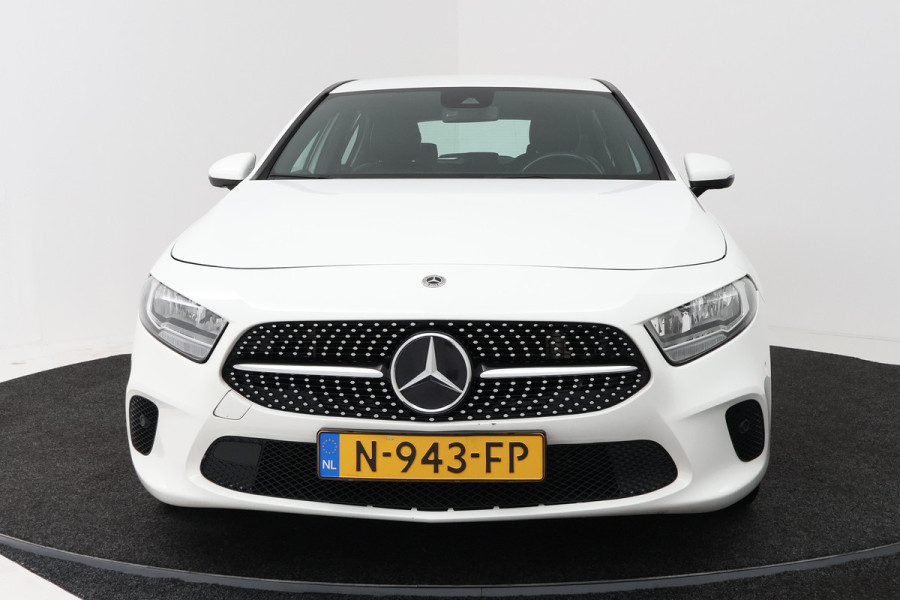 Mercedes-Benz A-Klasse 220 Advantage (SFEERVERLICHTING, STOELVERWARMING, ACHTERUITRIJCAMERA)