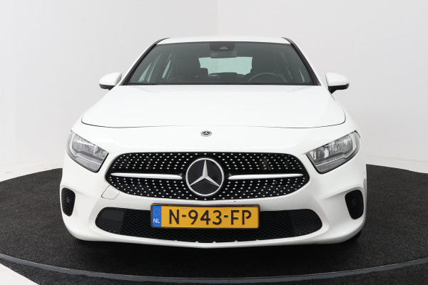 Mercedes-Benz A-Klasse 220 Advantage (SFEERVERLICHTING, STOELVERWARMING, ACHTERUITRIJCAMERA)