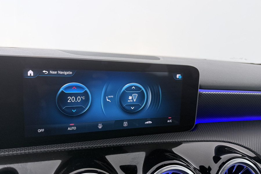 Mercedes-Benz A-Klasse 220 Advantage (SFEERVERLICHTING, STOELVERWARMING, ACHTERUITRIJCAMERA)