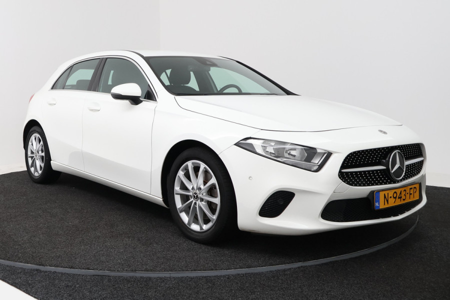 Mercedes-Benz A-Klasse 220 Advantage (SFEERVERLICHTING, STOELVERWARMING, ACHTERUITRIJCAMERA)