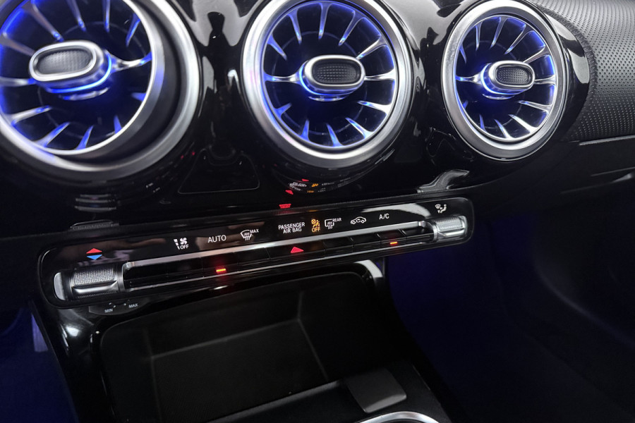 Mercedes-Benz A-Klasse 220 Advantage (SFEERVERLICHTING, STOELVERWARMING, ACHTERUITRIJCAMERA)