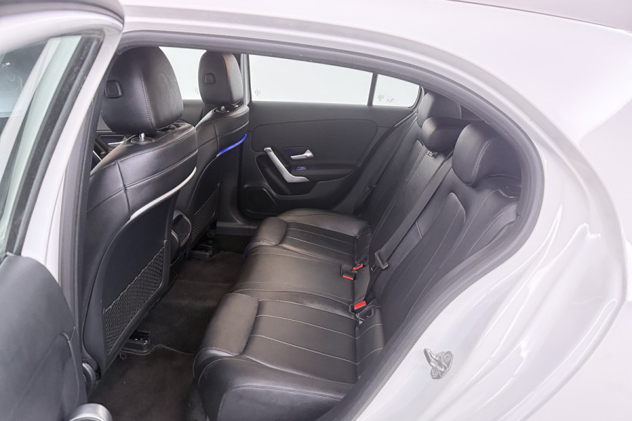 Mercedes-Benz A-Klasse 220 Advantage (SFEERVERLICHTING, STOELVERWARMING, ACHTERUITRIJCAMERA)