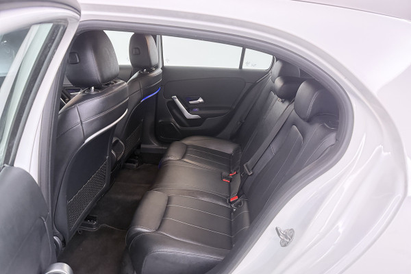 Mercedes-Benz A-Klasse 220 Advantage (SFEERVERLICHTING, STOELVERWARMING, ACHTERUITRIJCAMERA)