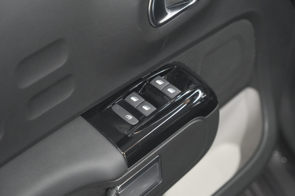 Citroën C3 PureTech 82 Max | Trekhaak | Keyless | Camera | Parkeersensoren | Navigatie | Stoelverwarming