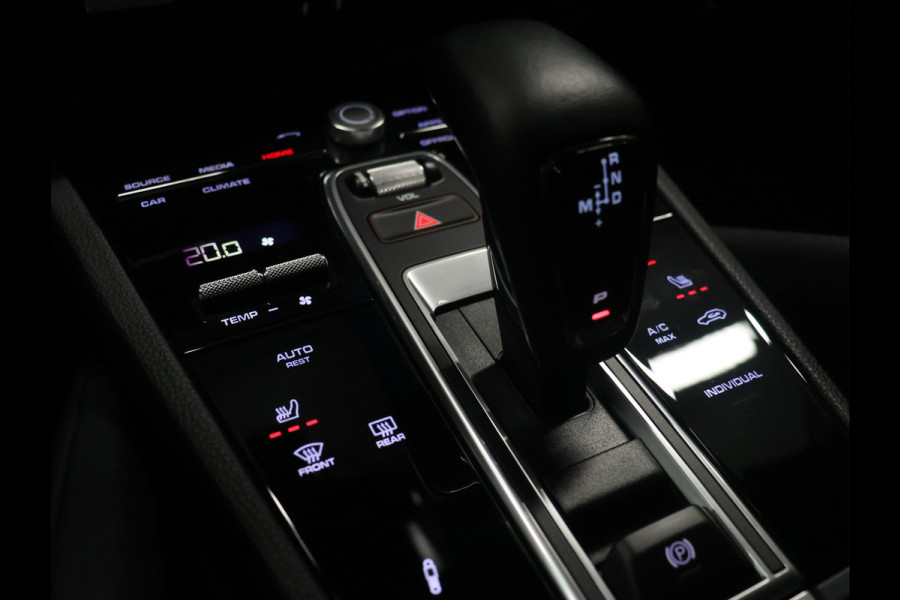 Porsche Cayenne 3.0 E-Hybrid Platinum Edition [PANORAMADAK, ACC, BOSE, SPORT CHRONO, HEAD-UP, ADAPTIVE LUCHTVERING, APPLE CARPLAY, SFEERVERLICHTING, MEMORY, NIEUWSTAAT]