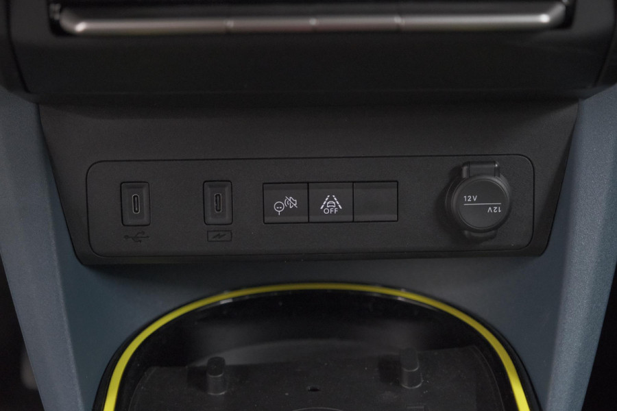 Fiat Grande Panda E La Prima 7 kW 44 kWh | 1 Fase | SOH 96% | Camera | Navigatie | Parkeersensoren