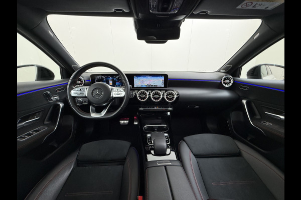Mercedes-Benz A-Klasse A 250 AMG line Night | Panorama Burmester Memory Multibeam Distronic