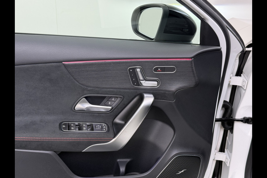 Mercedes-Benz A-Klasse A 250 AMG line Night | Panorama Burmester Memory Multibeam Distronic
