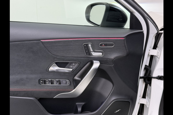 Mercedes-Benz A-Klasse A 250 AMG line Night | Panorama Burmester Memory Multibeam Distronic