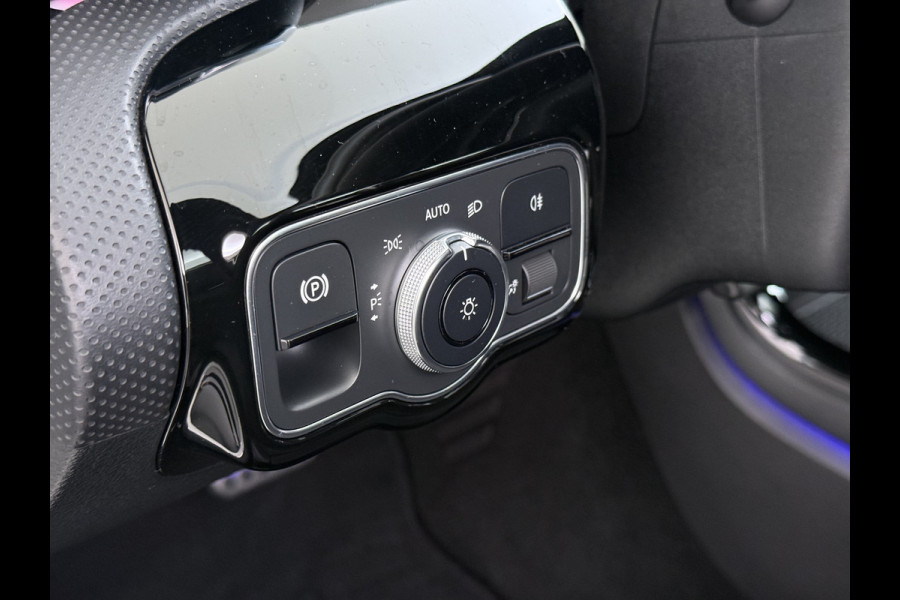 Mercedes-Benz A-Klasse A 250 AMG line Night | Panorama Burmester Memory Multibeam Distronic