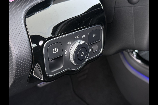 Mercedes-Benz A-Klasse A 250 AMG line Night | Panorama Burmester Memory Multibeam Distronic