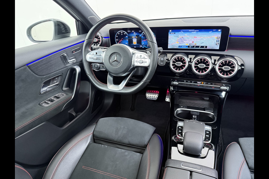 Mercedes-Benz A-Klasse A 250 AMG line Night | Panorama Burmester Memory Multibeam Distronic
