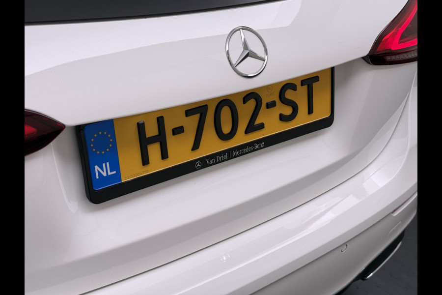 Mercedes-Benz A-Klasse A 250 AMG line Night | Panorama Burmester Memory Multibeam Distronic