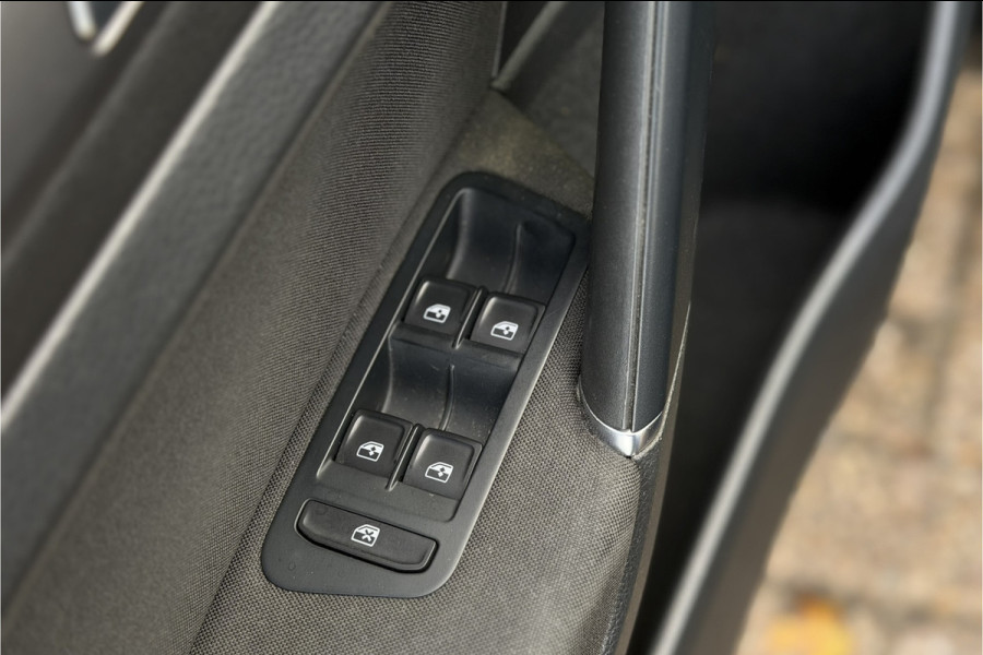 Volkswagen Golf 1.0 TSI Comfortline | Clima | Adaptive Cruise | App-Connect | PDC V & A