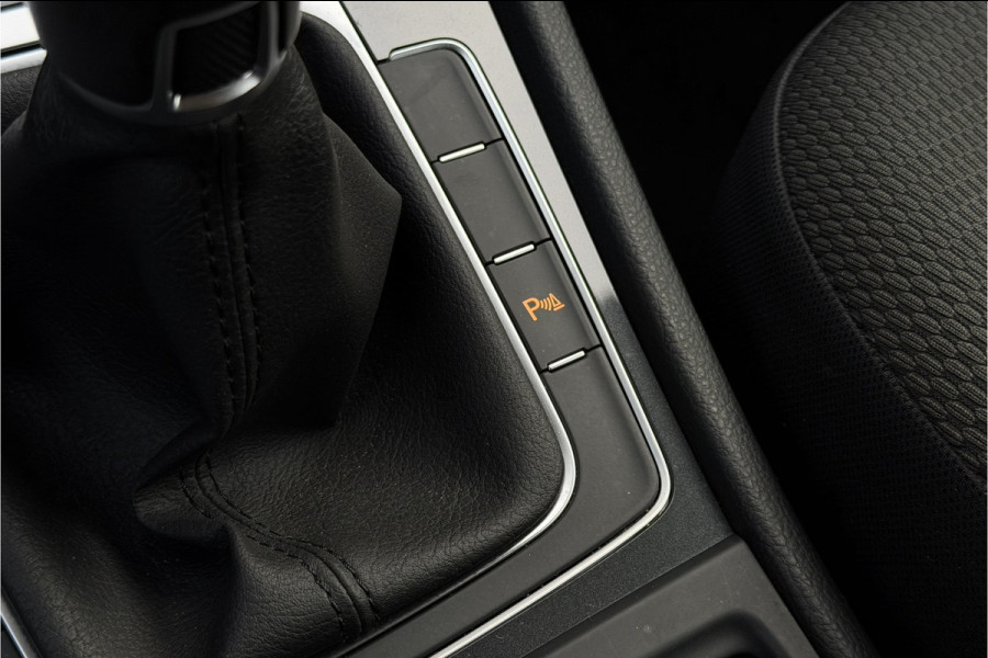 Volkswagen Golf 1.0 TSI Comfortline | Clima | Adaptive Cruise | App-Connect | PDC V & A