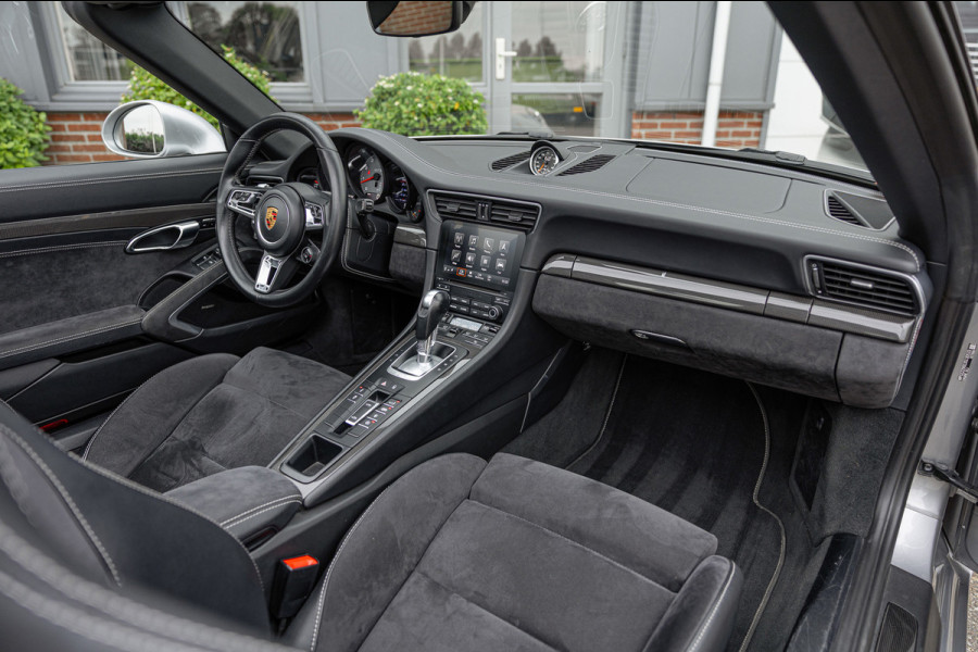 Porsche 911 3.0 Targa 4 GTS / NL-Auto / Approved garantie 06-2029 / Sportuitlaat / Navigatie / Bose
