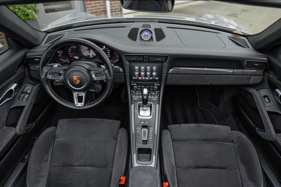Porsche 911 3.0 Targa 4 GTS / NL-Auto / Approved garantie 06-2029 / Sportuitlaat / Navigatie / Bose